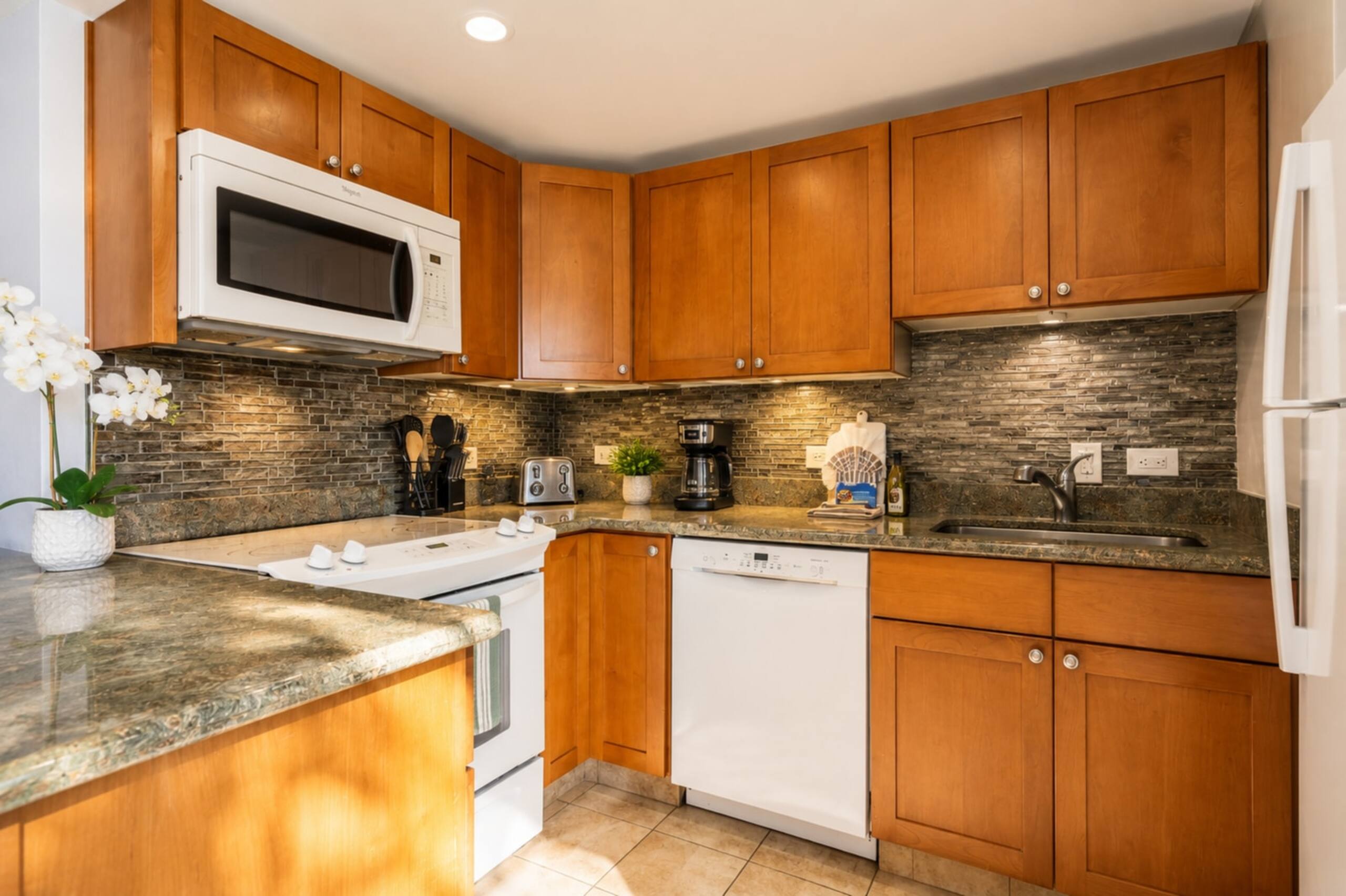 Condo in Lahaina · ★4.67 · 1 bedroom · 2 beds · 1 bath - Image 15