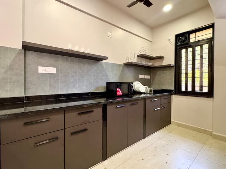 Full kitchen image 1