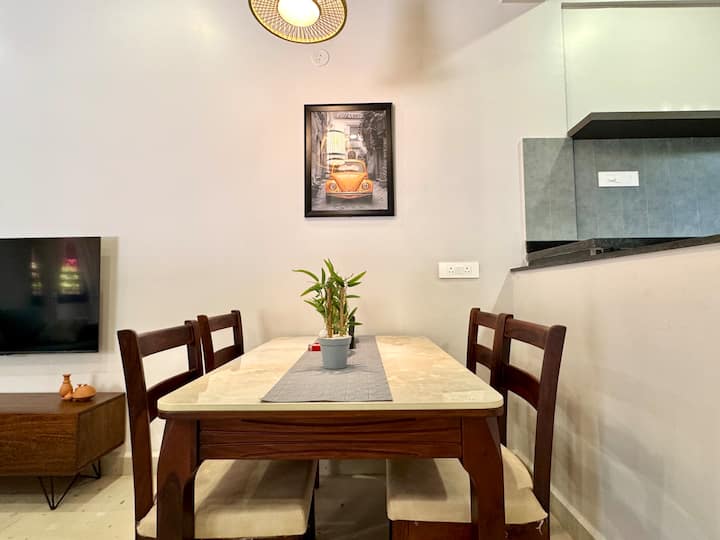 Dining area image 1