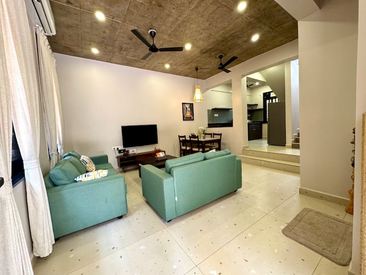 Living room image 3