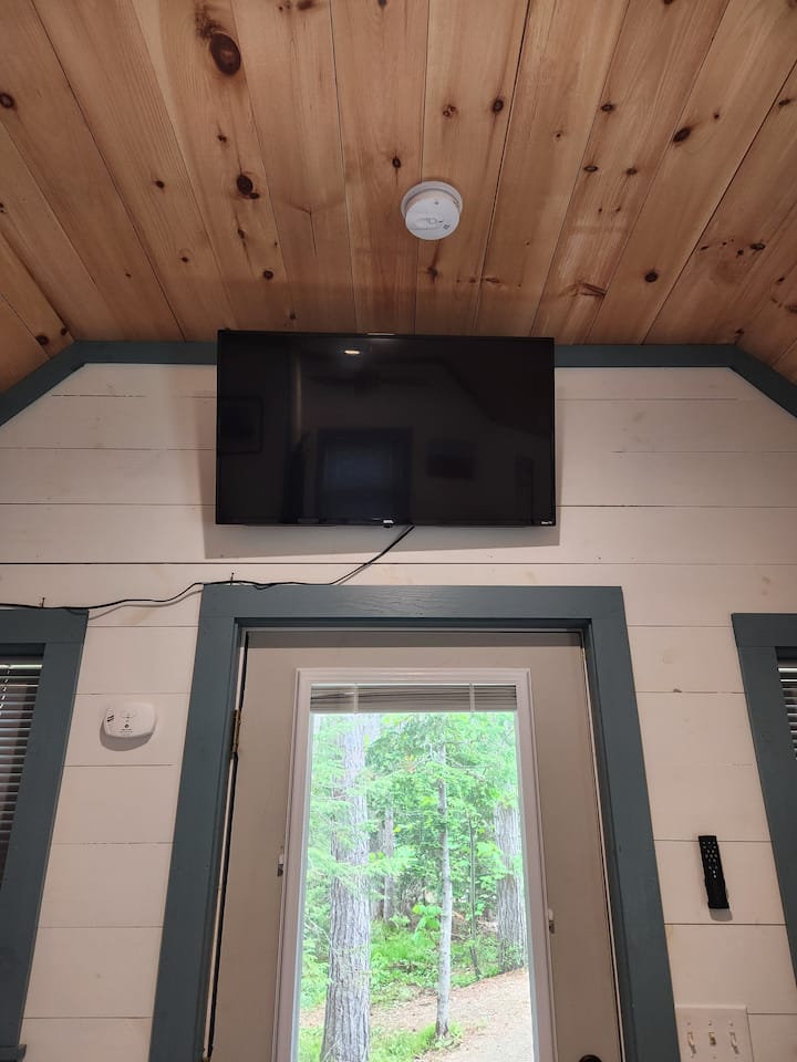 Tall Pines Cozy Cabin - Maine