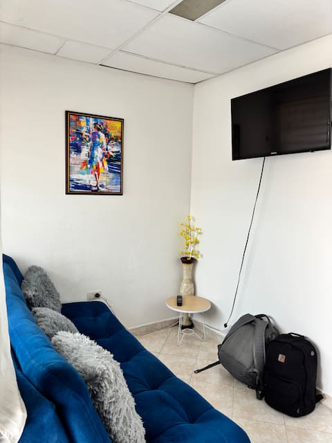 Top Airbnb: Economical / Shops 2 minutes away / Close to the subway in Doce De Octubre
