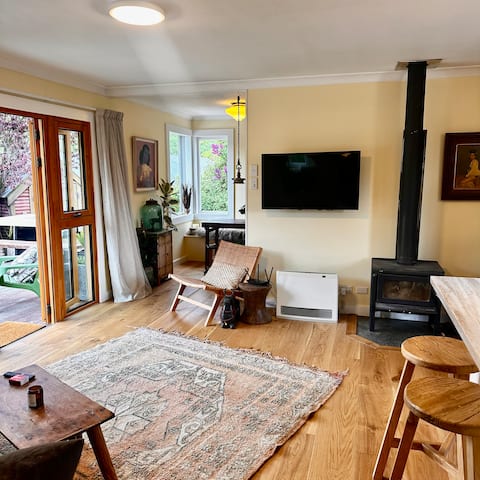 Popular Airbnb listing: Arrowtown Gem in Lake Hayes Basin