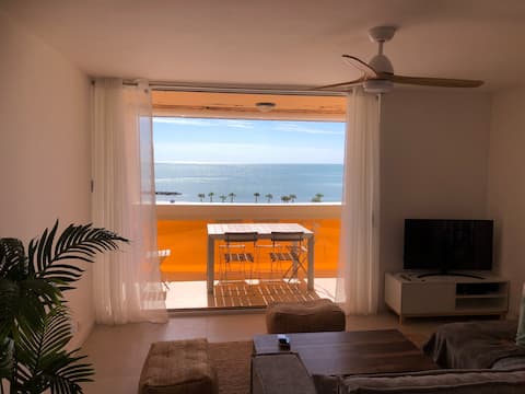 Top performing Airbnb: Breathtaking view, front line sea in Palavas Les Flots