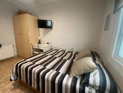 Room in Sant Joan Despí, for women only.