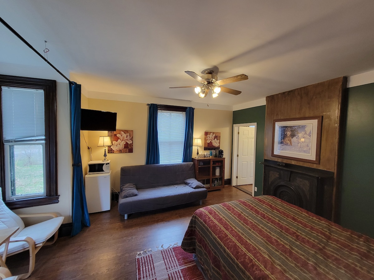 Room for rent in century home - Laverty Falls