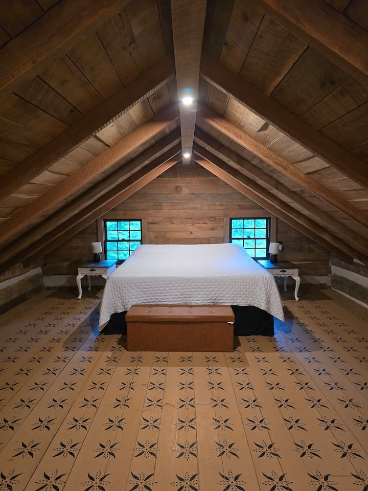 Dormitorio tipo loft - cama tamaño king