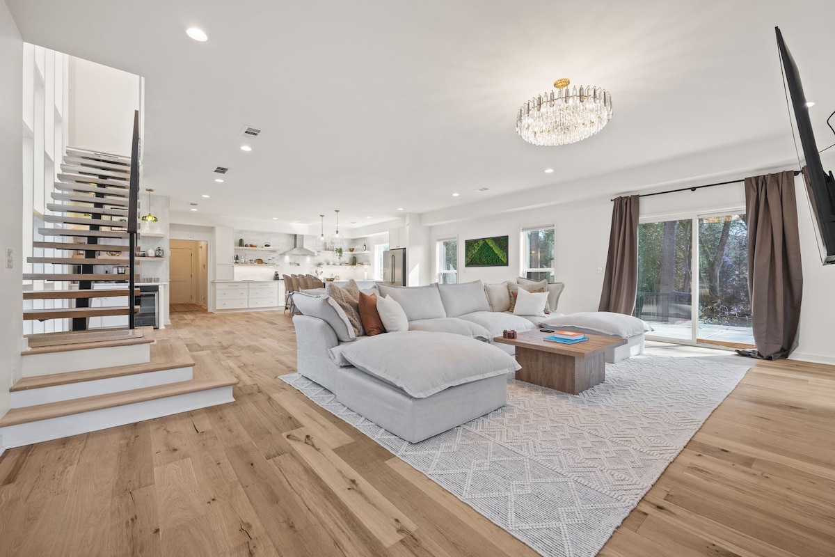 Top performing Airbnb: Modern 6BR | Sleeps 12 Near East Lake Golf! in Candler Mc Afee