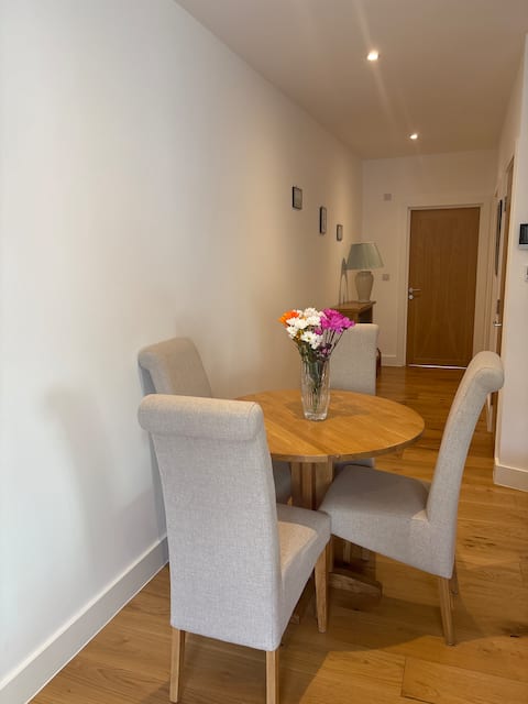 Top performing Airbnb: Chalet detached bungalow & hot tub with parking in East Dorset