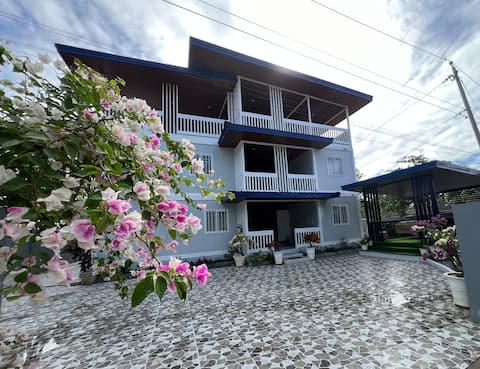 12-30pax, 6 b/r house, 2 mins walk to beach, Wifi
