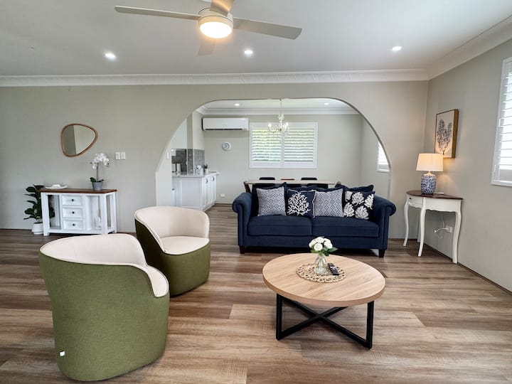 4br Family Home · Westfield Carindale · Parking - Brisbane