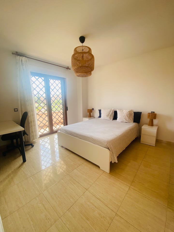 Cama de 160, terraza con vistas a piscina