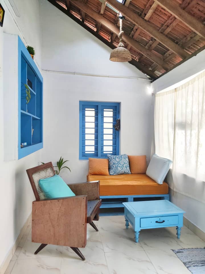 Blue Doors - Traditional Kerala House - 뜨리웬드럼