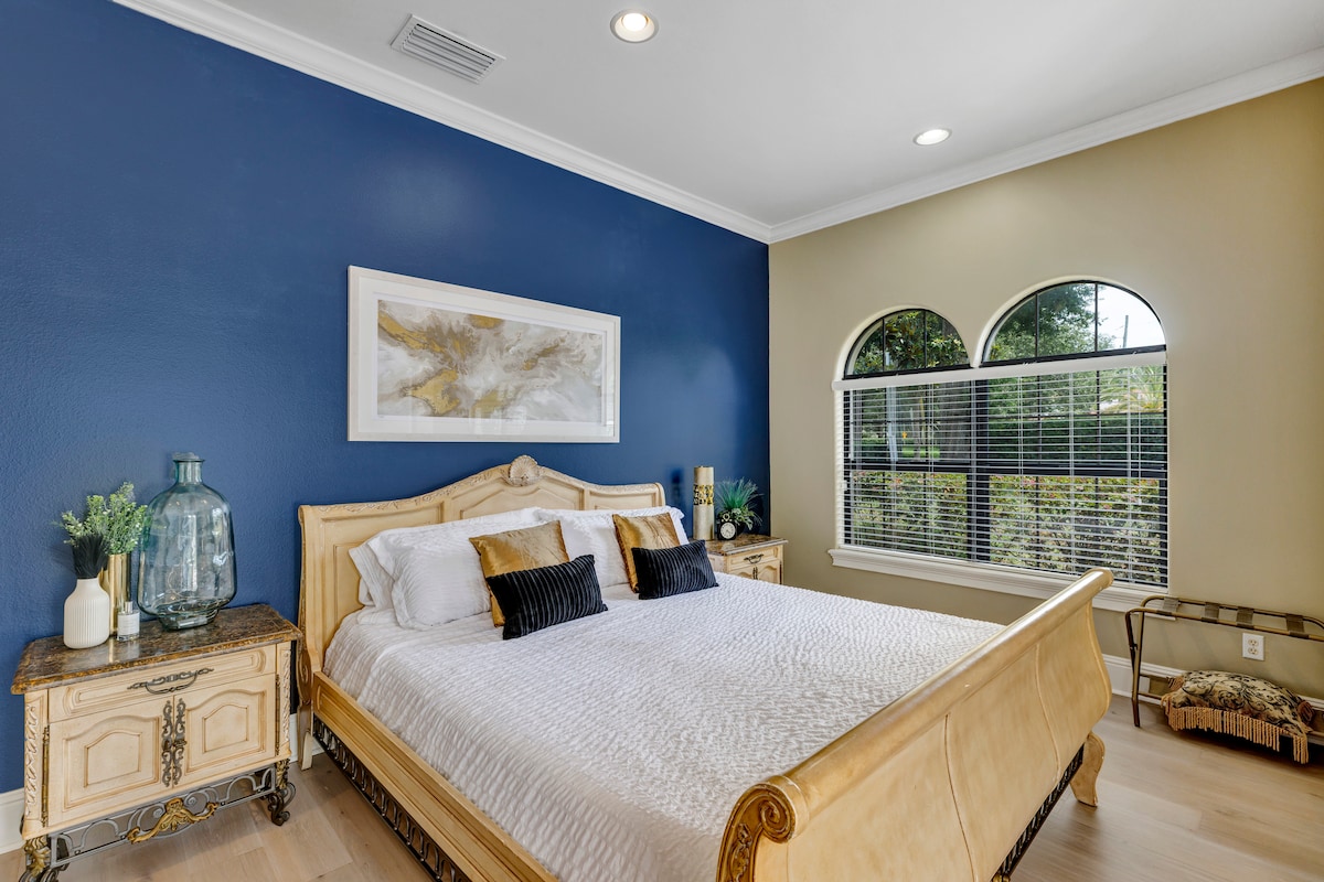 Top Airbnb: Luxury Lake Front Orlando Oasis in College Park! in College Park
