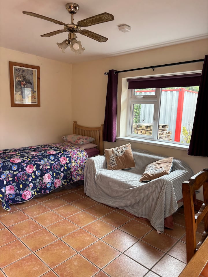 Airport Apartment Walking Distance To The Airport - Dublin Airport (DUB)