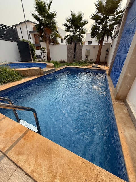 Villa Pool Jacuzzi
