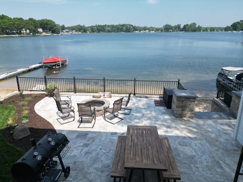 Lakefront 3BR w/ Tiki Bar + Blackstone + Beach