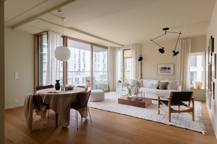 Stor designleilighet med sjøutsikt gallery image 2