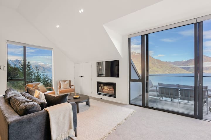 Contemporary 4 Bedroom House With Stunning View - Queenstown