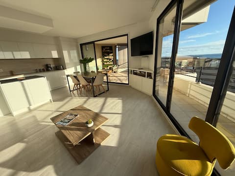Spacious 4-room apartment Sea view 9th floor
