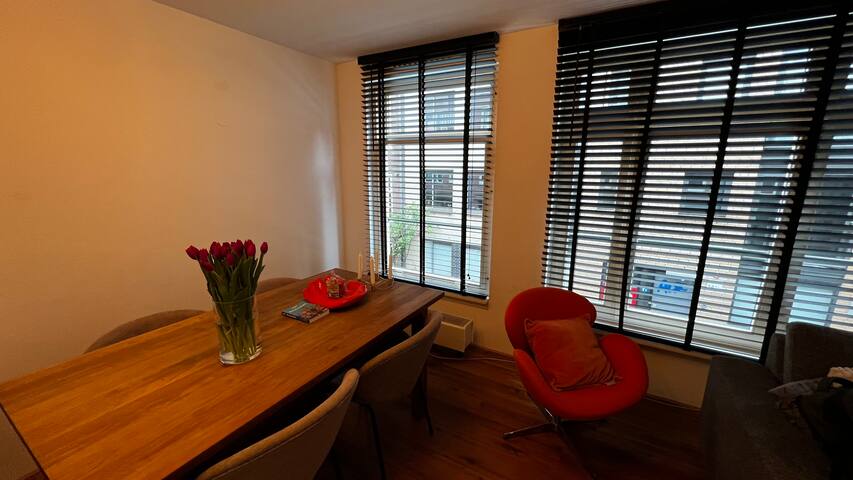 2 BR Apt Central in the Jordaan with Balcony gallery image 5