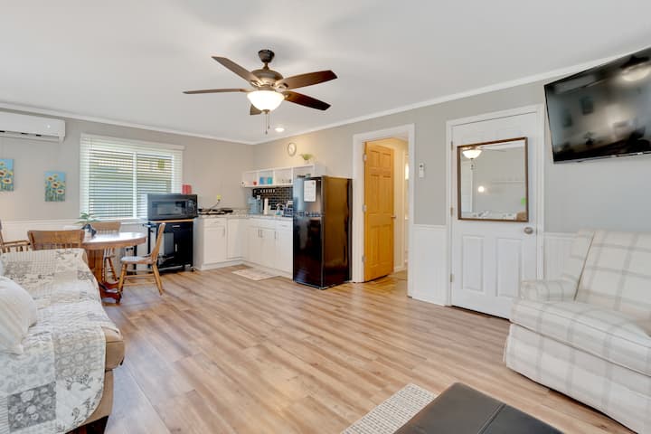 漂亮的客厅/小厨房组合