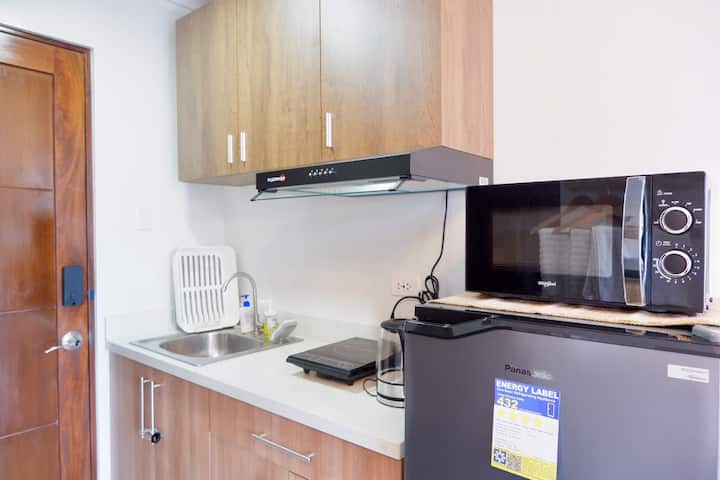 Studio Unit W/ City View & Pool Access Near Itp - Mandaue City