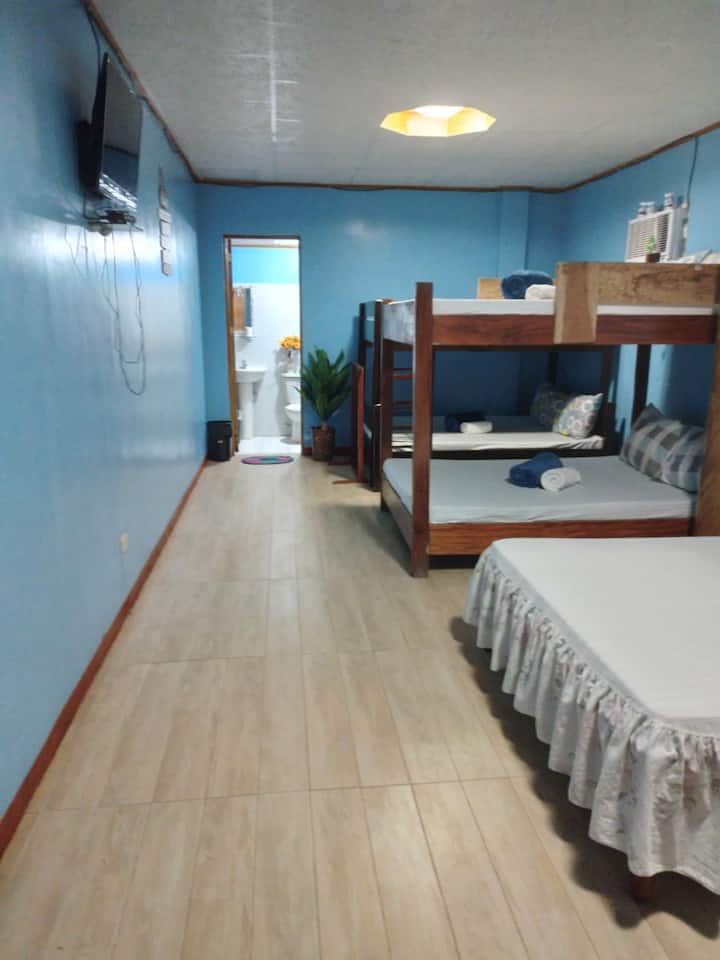 Transient Room In Blue Lagoon Pagudpud (12pax) - Pagudpud