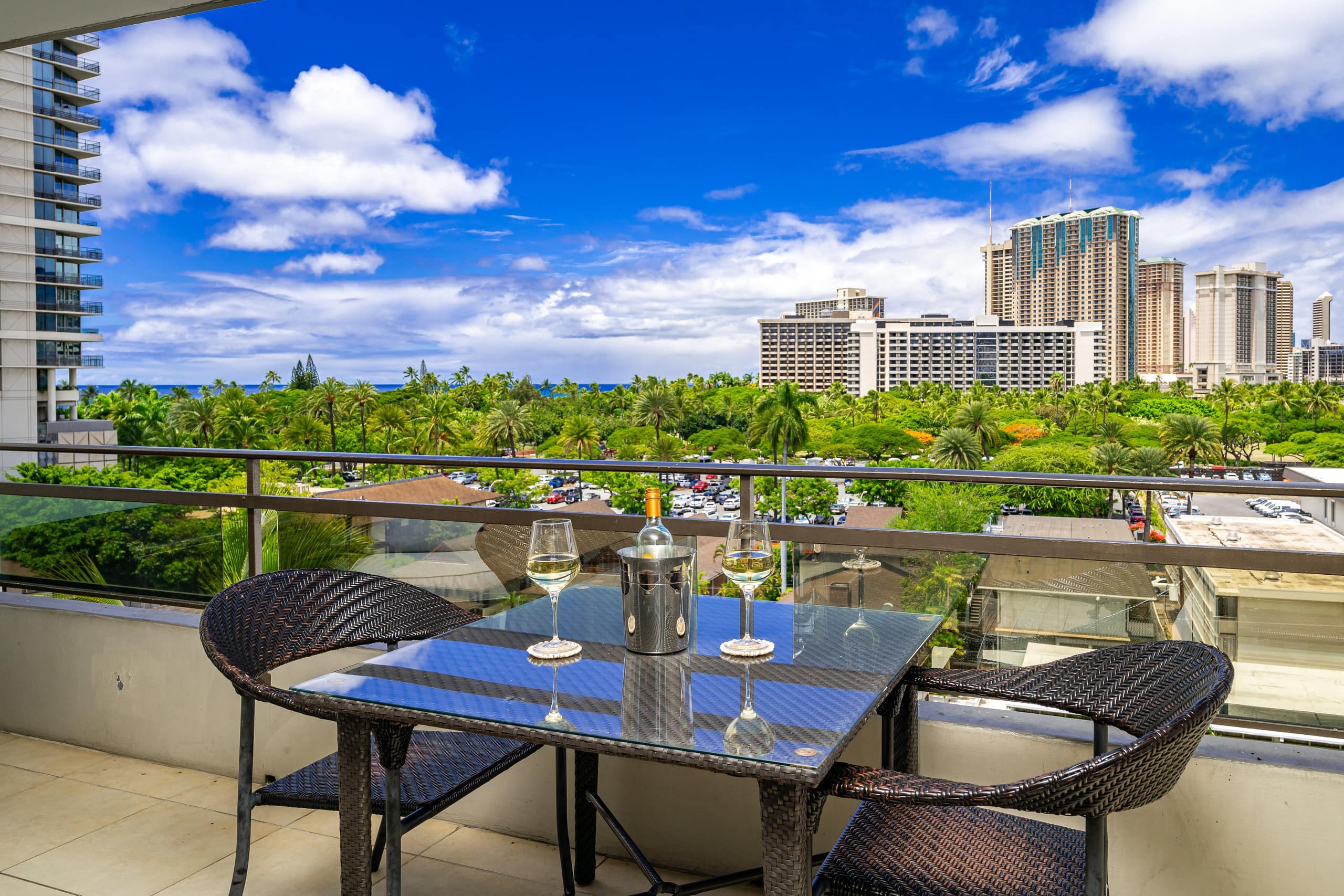 Condo in Honolulu · ★4.65 · 2 bedrooms · 4 beds · 1 private bath - Image 20