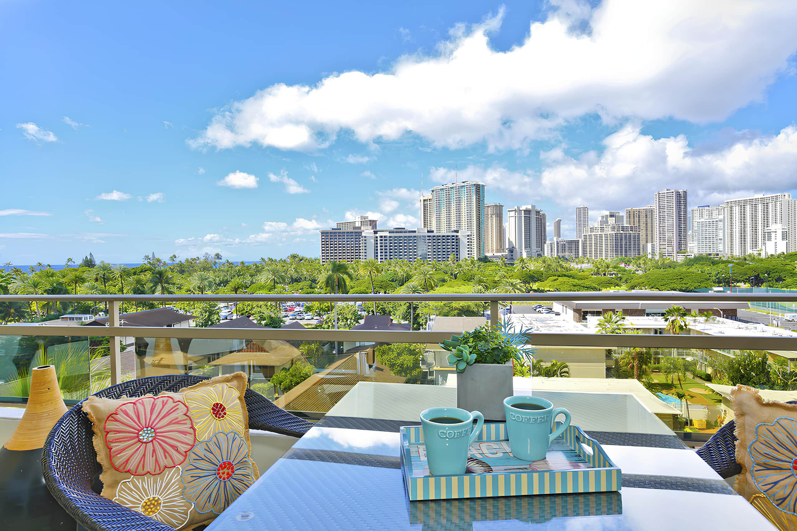 Condo in Honolulu · ★4.65 · 2 bedrooms · 4 beds · 1 private bath - Image 21