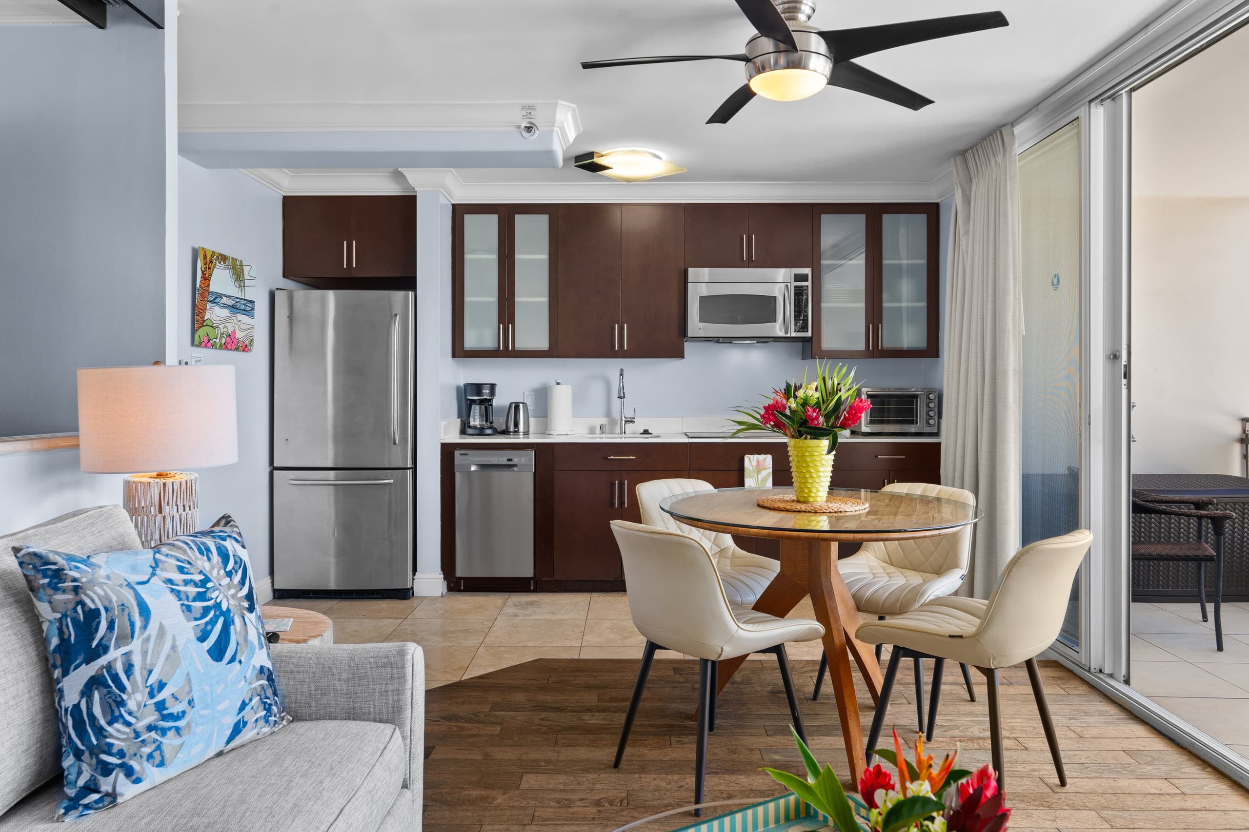 Condo in Honolulu · ★4.65 · 2 bedrooms · 4 beds · 1 private bath - Image 7