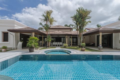 Luxury 4BR Villa 5 Private Pool & Jacuzzi