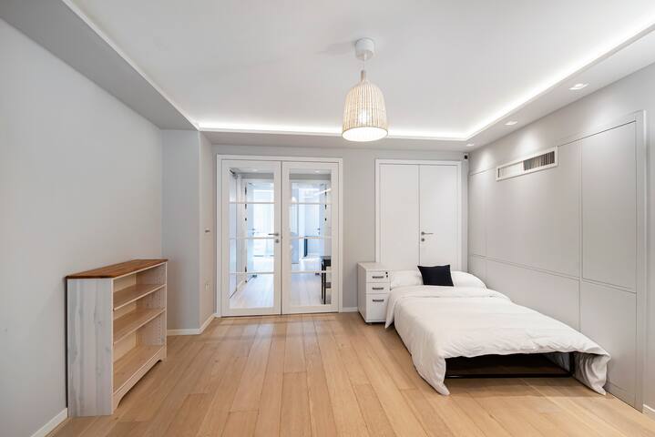 Big and Bright London Bridge gallery image 5