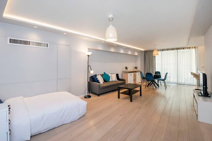 Big and Bright London Bridge gallery image 4