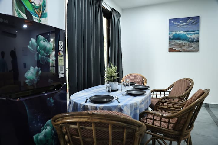 Dining area image 1