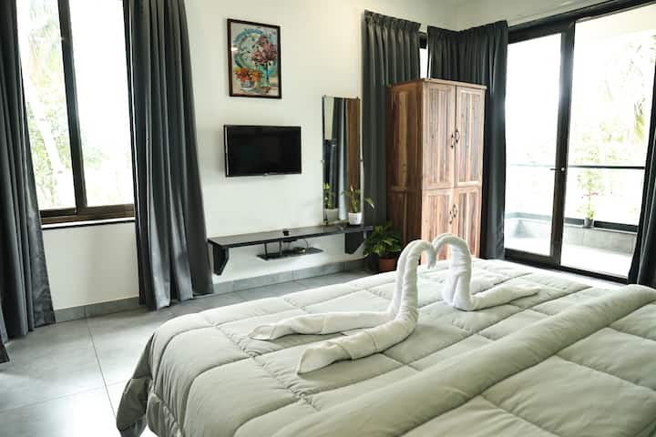 Bedroom 4 image 3