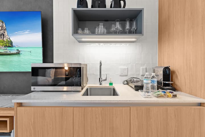 New Luxury Suite | Worldcenter Miami -Free Parking - Miami, FL