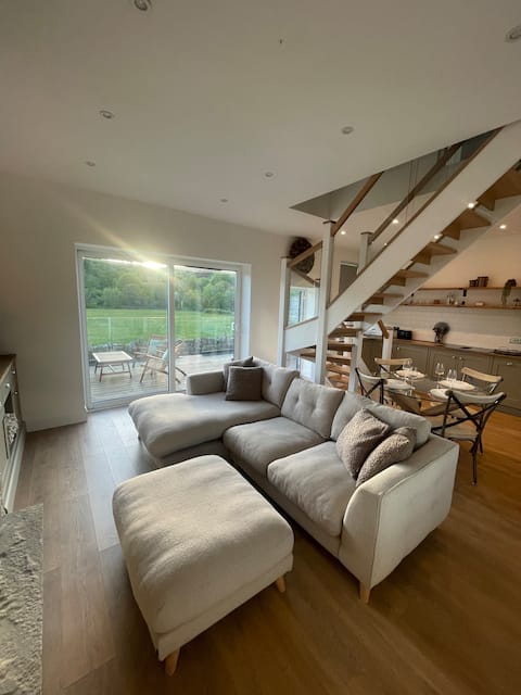 Top performing Airbnb: Tranquil getaway with steam trains and deer in Rossendale