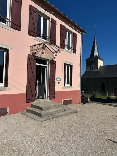 "Le bar" Morvan and lakes gîte for 7 people