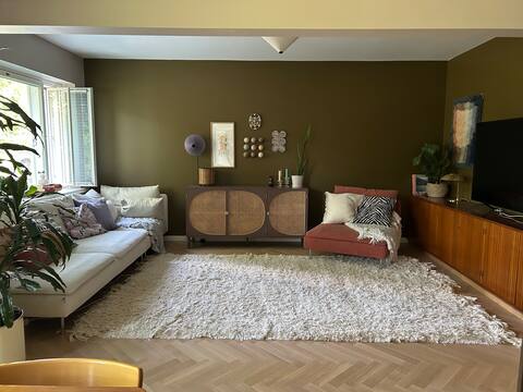 Popular Airbnb listing: Modern 50s family home - 5min from train station in Haaga