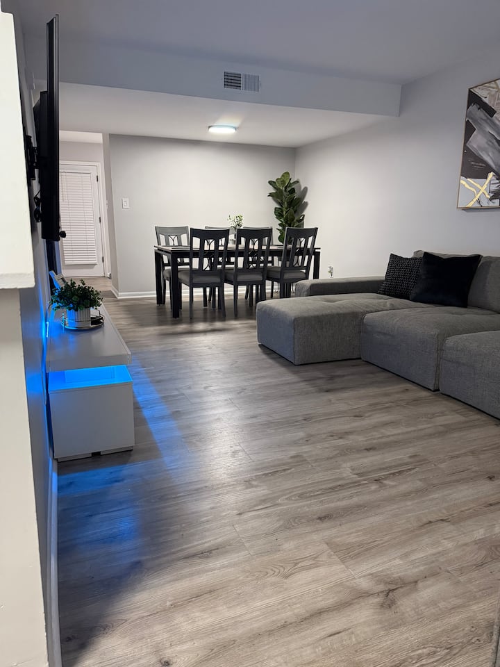2 Bedroom Townhome- Max 6 Guests - Charlotte, NC
