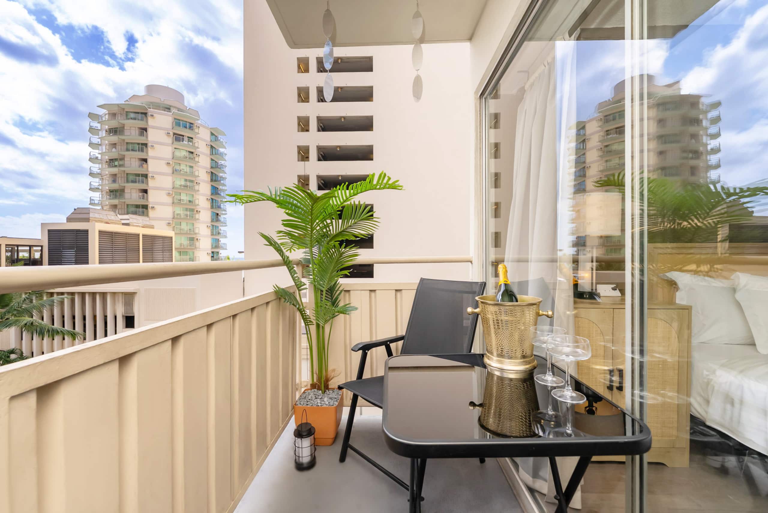 Shaka + Block To Beach + Sleeps Up To 5 Guests! - Photo 15