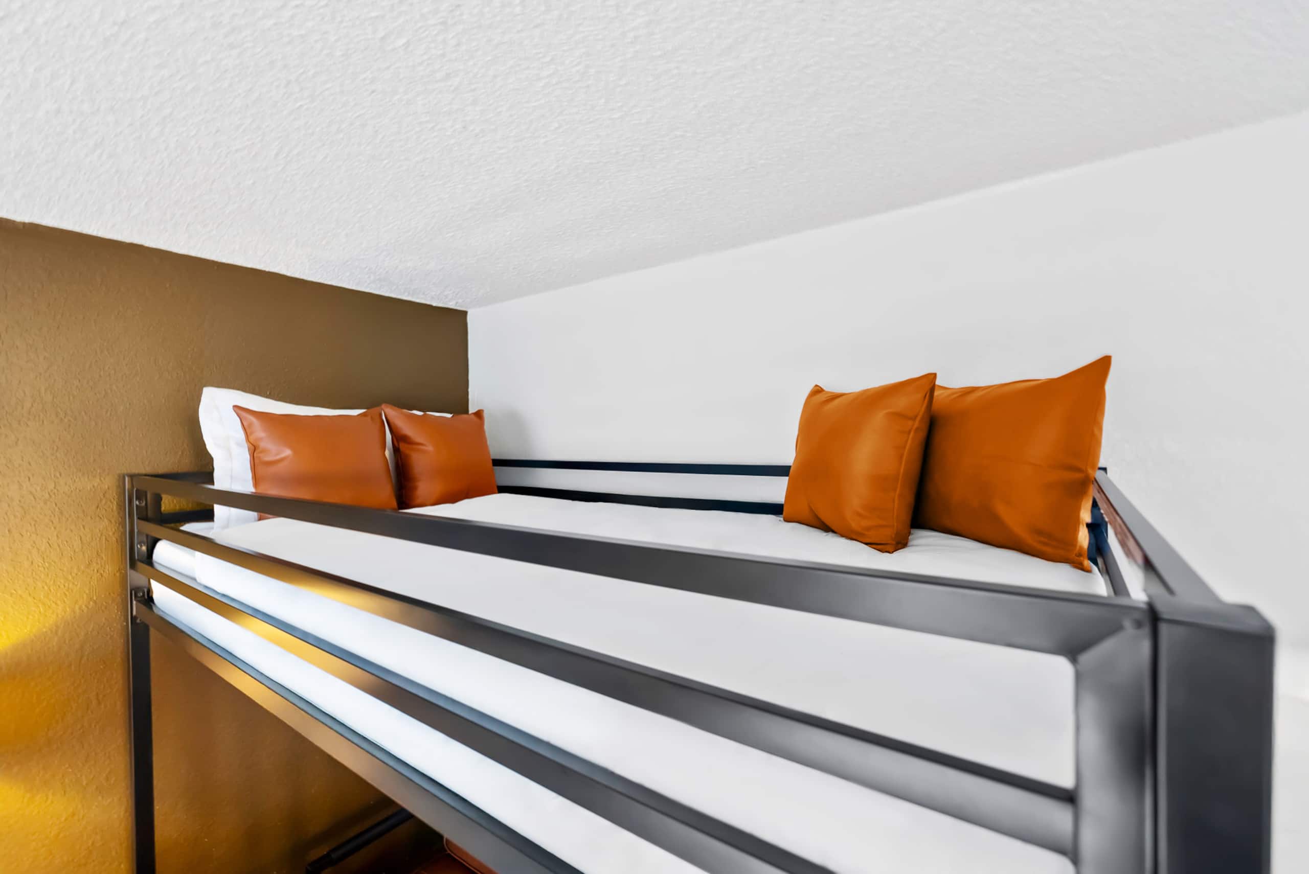 Shaka + Block To Beach + Sleeps Up To 5 Guests! - Photo 7