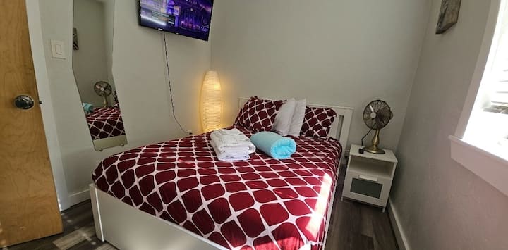 Comfortable Private Room Near Metrorail And Um - Coral Gables, FL