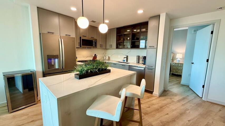 Luxury Apt & Amenity Spaces | Metro Access | DC