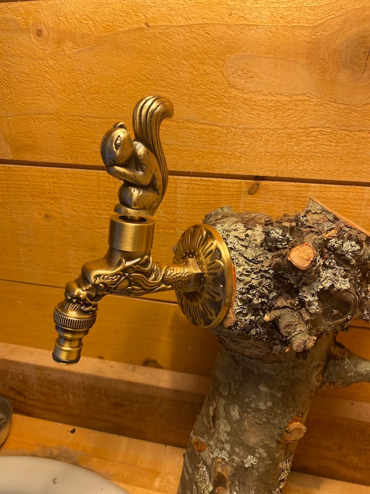 Mossflower Cottage & Hot Tub - Sequim, WA