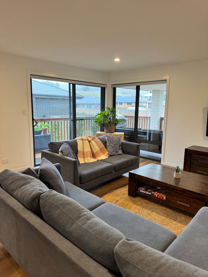 Green Hill Views - Family Home Close To Hobart - Hobart International Airport
