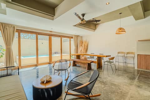 Coastal Retreat - Work Meets Paradise