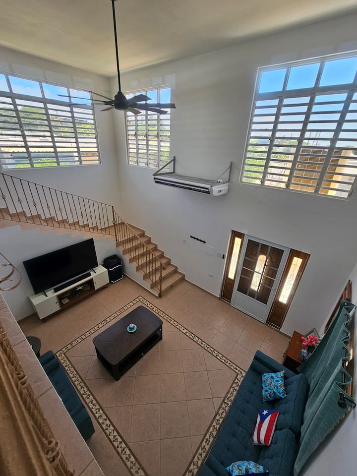 Villa Carmen: Oceanfront Getaway - Camuy