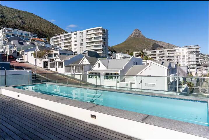10 min Promenade Stroll: Cape Town Luxury Apt gallery image 2